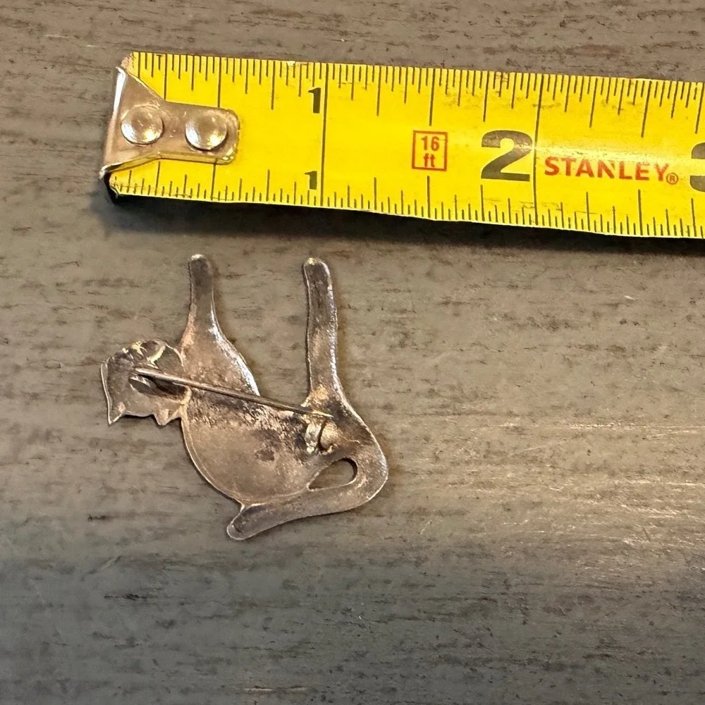 Vintage Silver tone arched Back Cat Brooch Pin Textured Scaredy Cat